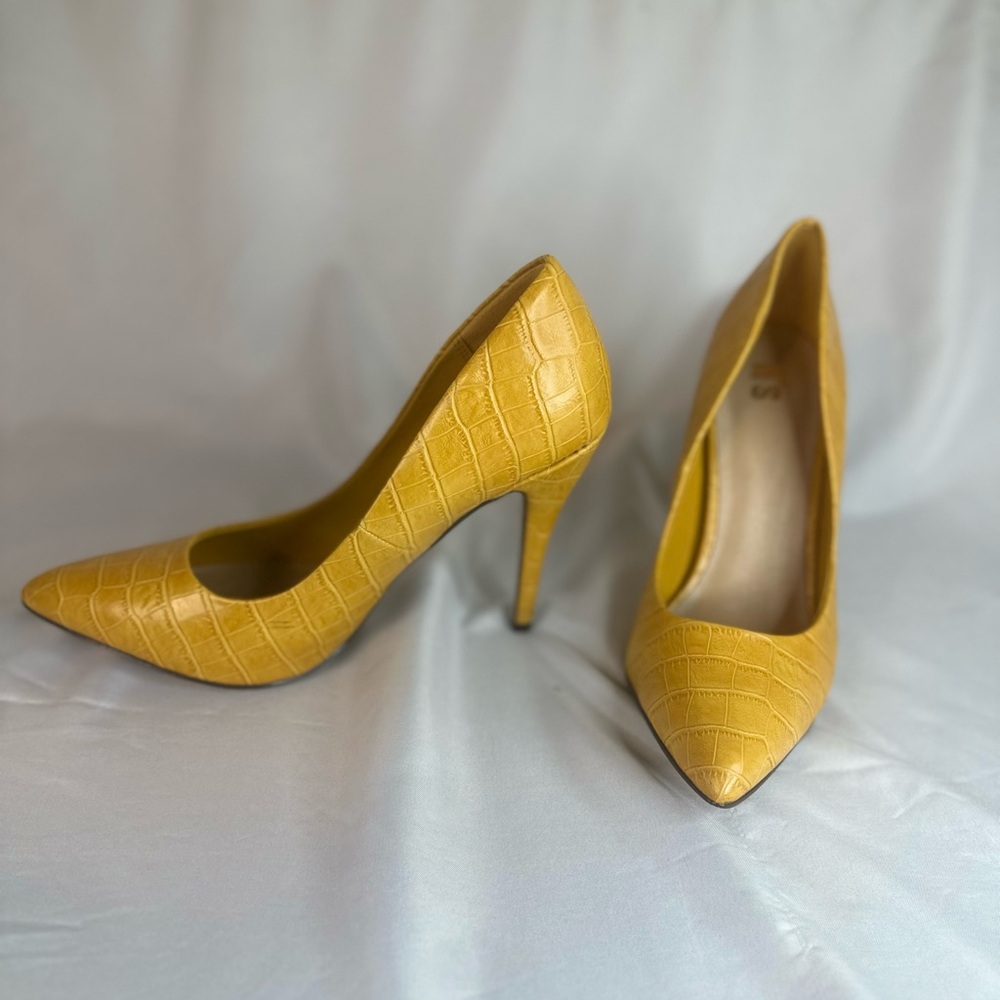It's Fashion Elegant Pumps  Size 8